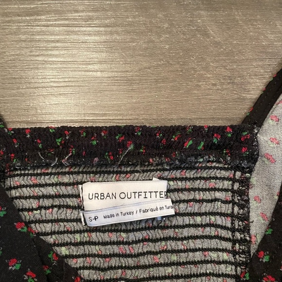 Urban Outfitters Croptop - Picture 2 of 4